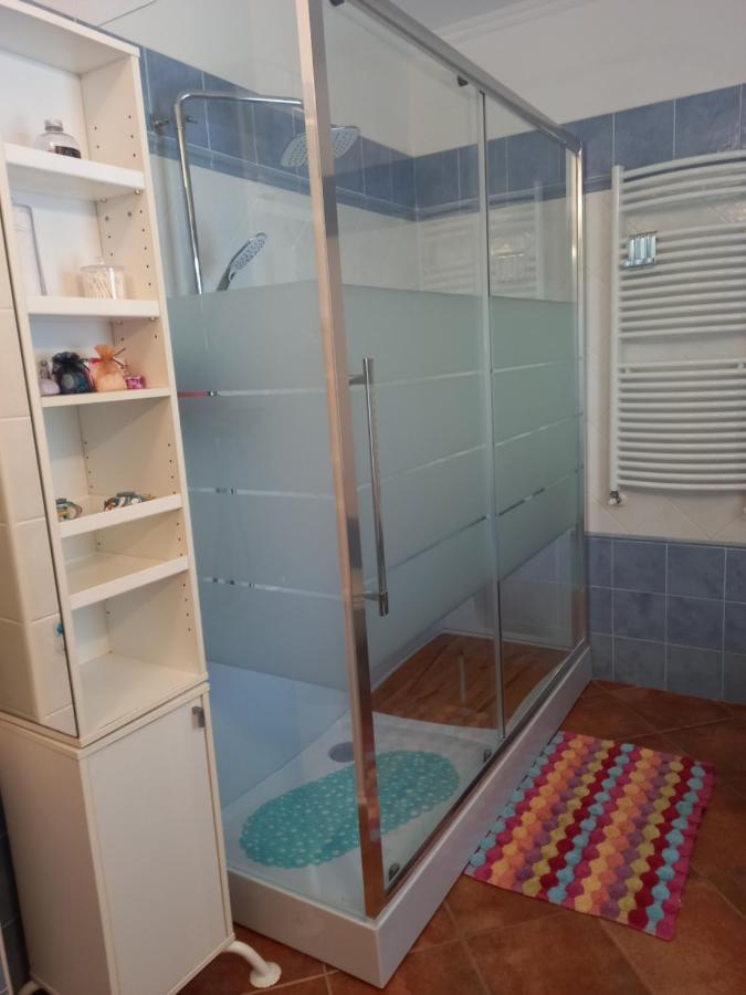 Appartamento In Zona Residenziale Орозеи Екстериор снимка