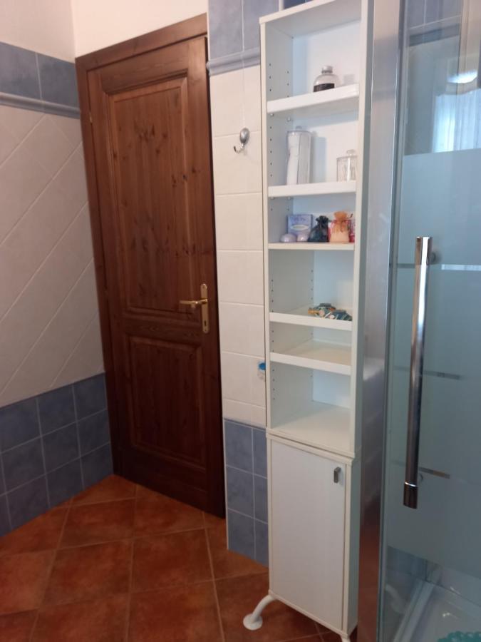 Appartamento In Zona Residenziale Орозеи Екстериор снимка