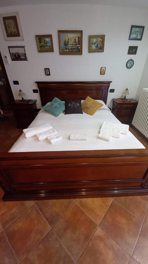 Appartamento In Zona Residenziale Орозеи Екстериор снимка