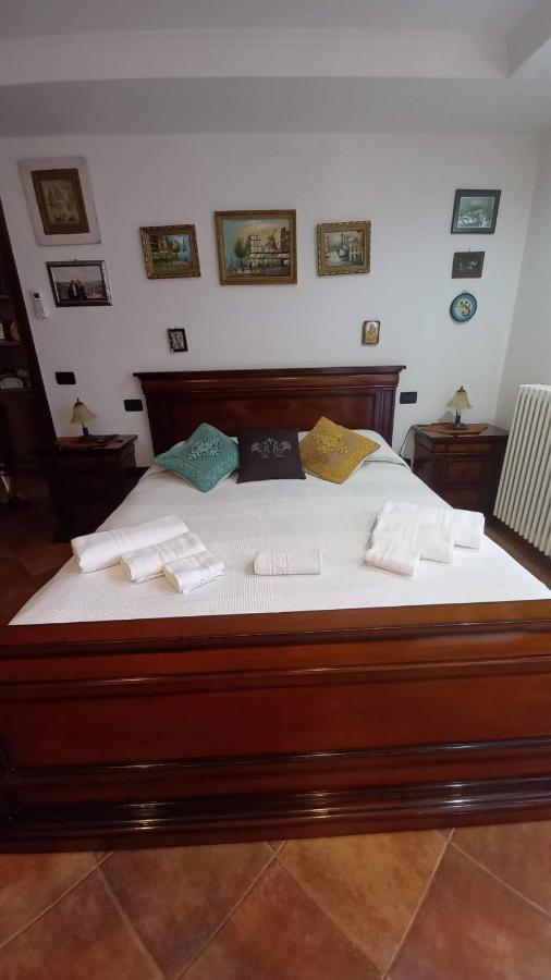 Appartamento In Zona Residenziale Орозеи Екстериор снимка