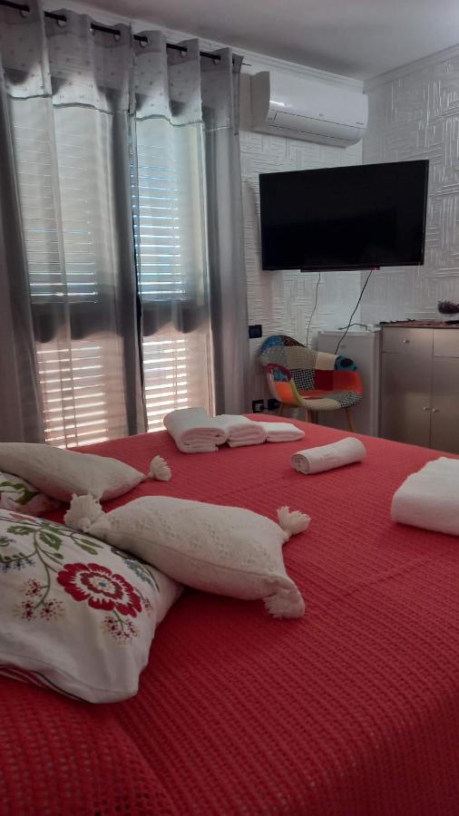 Appartamento In Zona Residenziale Орозеи Екстериор снимка