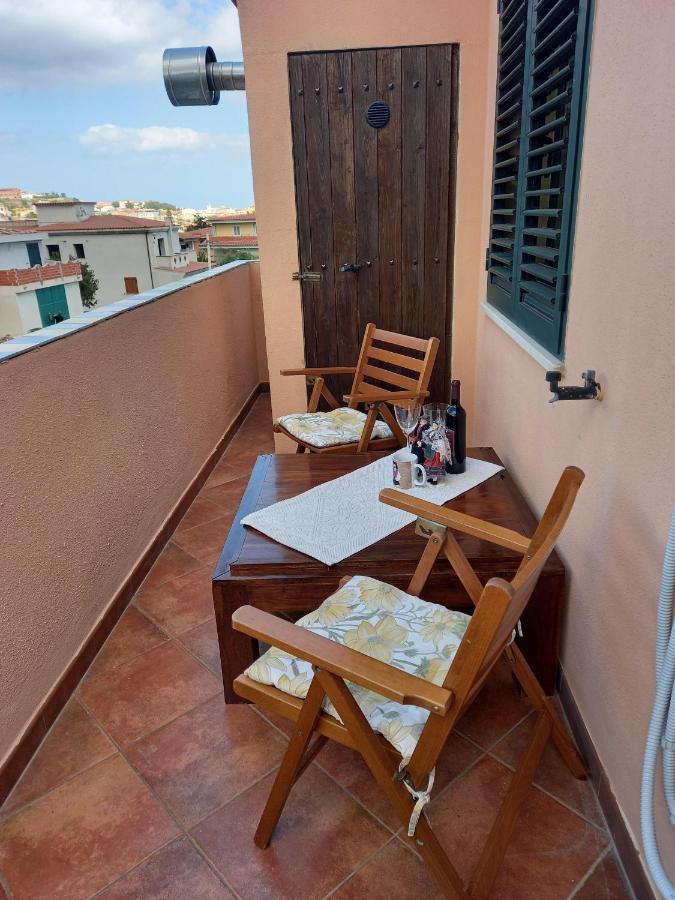 Appartamento In Zona Residenziale Орозеи Екстериор снимка