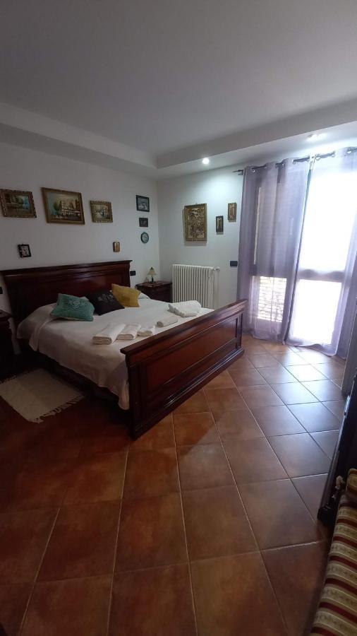 Appartamento In Zona Residenziale Орозеи Екстериор снимка