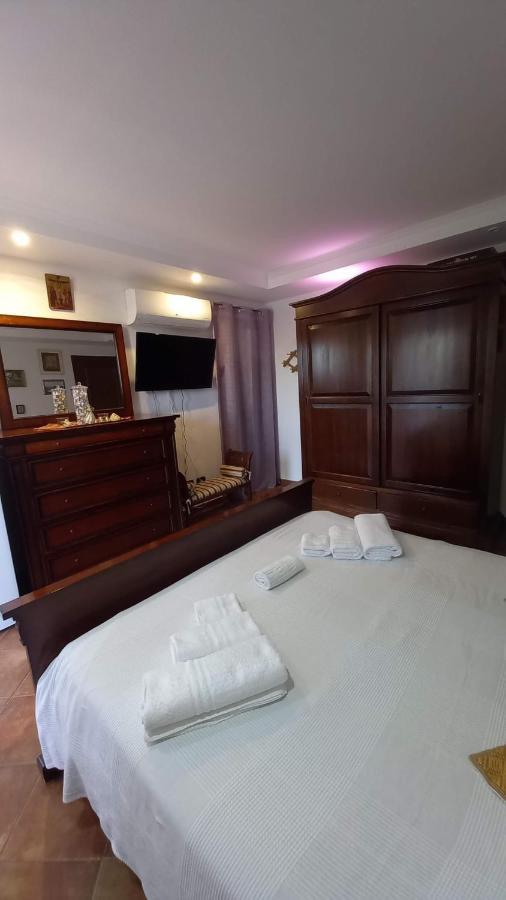 Appartamento In Zona Residenziale Орозеи Екстериор снимка