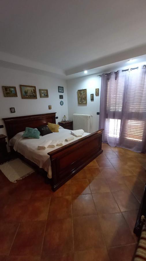 Appartamento In Zona Residenziale Орозеи Екстериор снимка