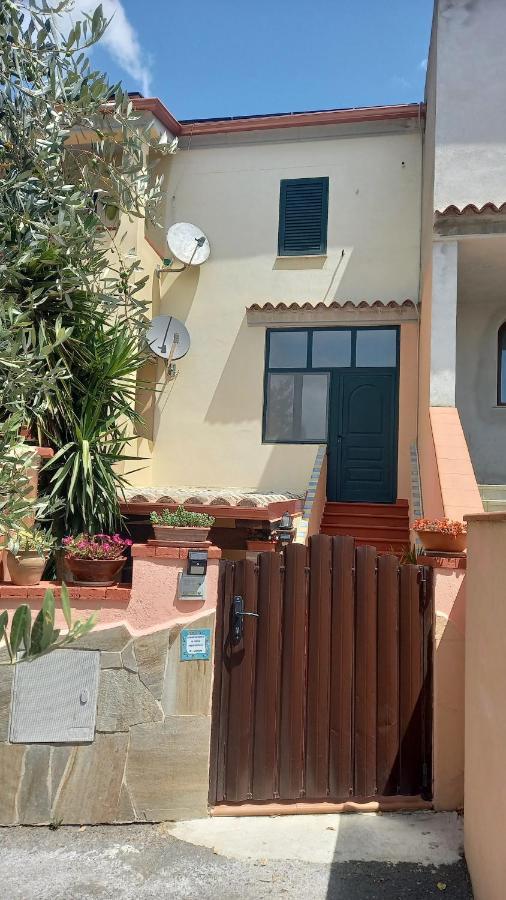 Appartamento In Zona Residenziale Орозеи Екстериор снимка