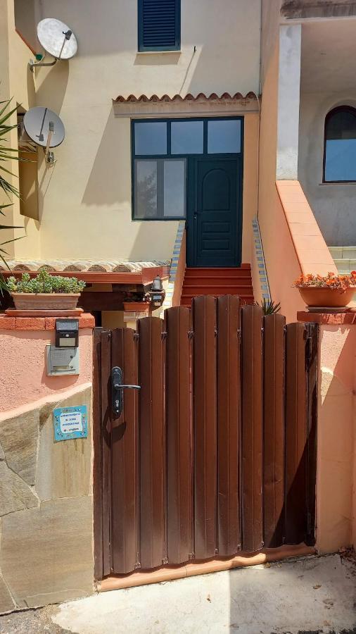 Appartamento In Zona Residenziale Орозеи Екстериор снимка